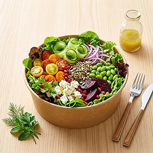 pot kraft avec composition salade colorée